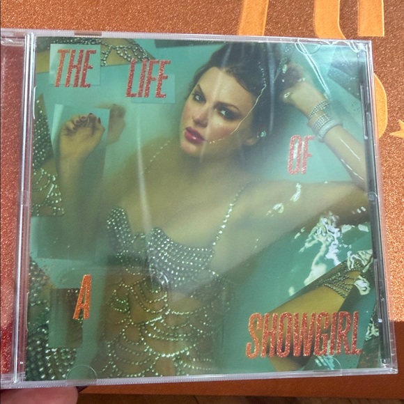 Taylor Swift box and CD - Picture 2 of 4